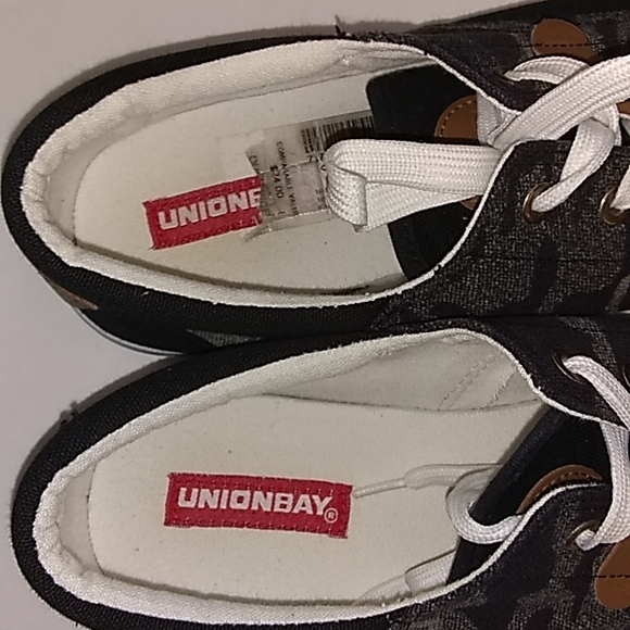 Unionbay boat shoes. - Picture 5 of 11